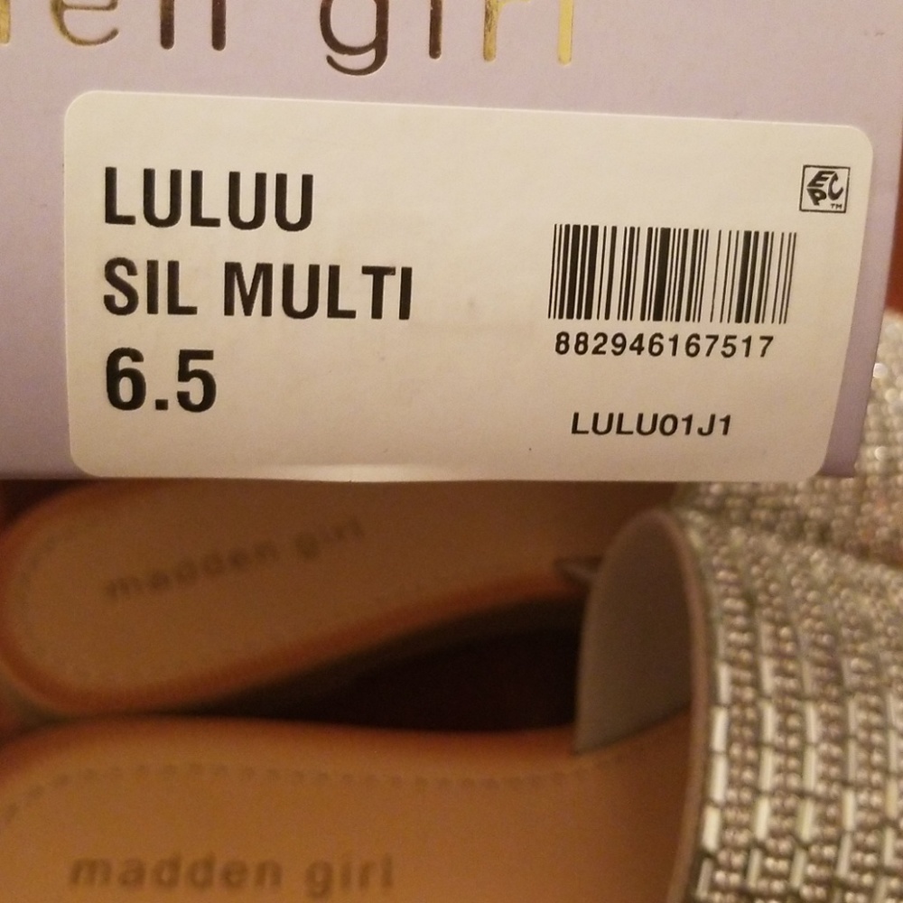 ๐๏ธ Womens Madden Girl Sandals - Picture 4 of 4